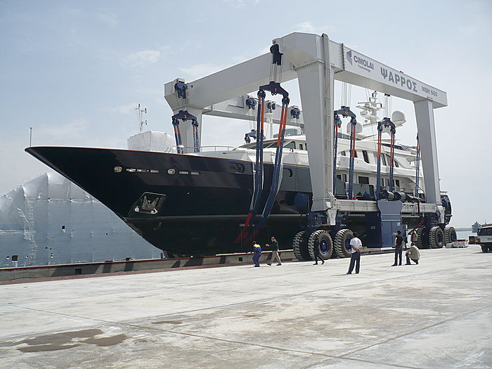 Cimolai Technology - Gantry cranes on rails installed on a floating dock